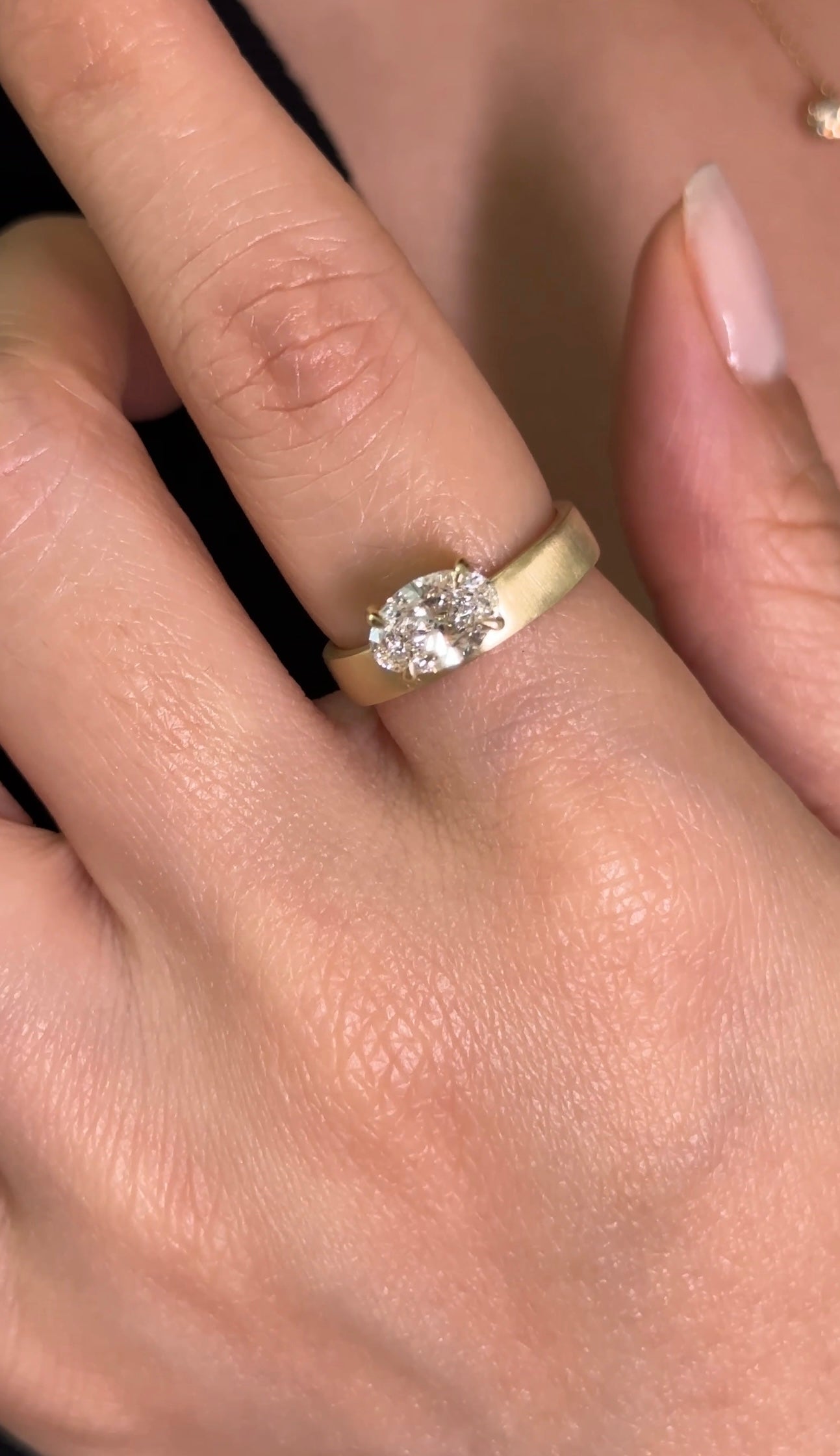 Diamond Offset Cigar 4mm Band (Satin)