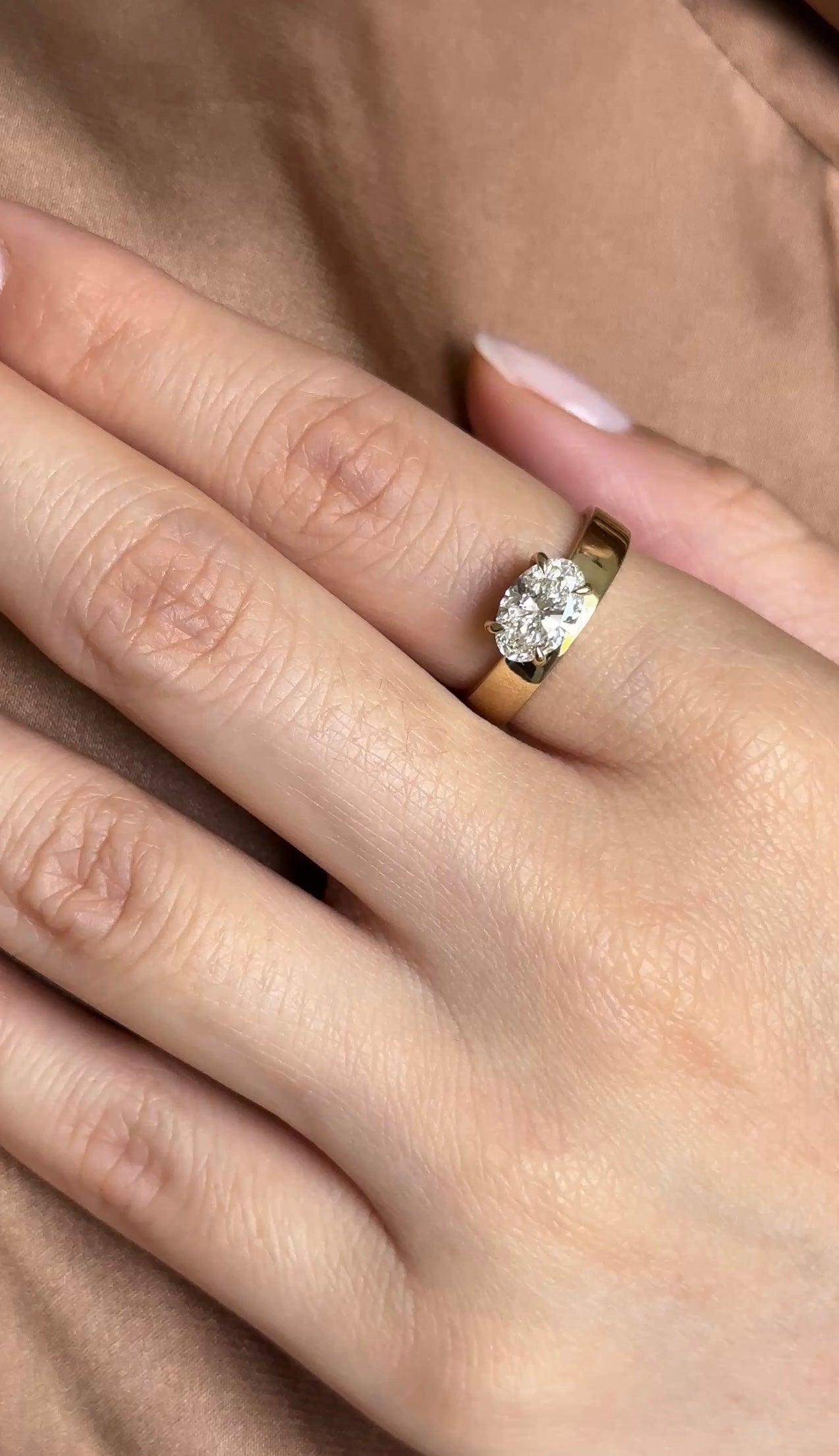Diamond Offset Cigar 4mm Band (Polished)