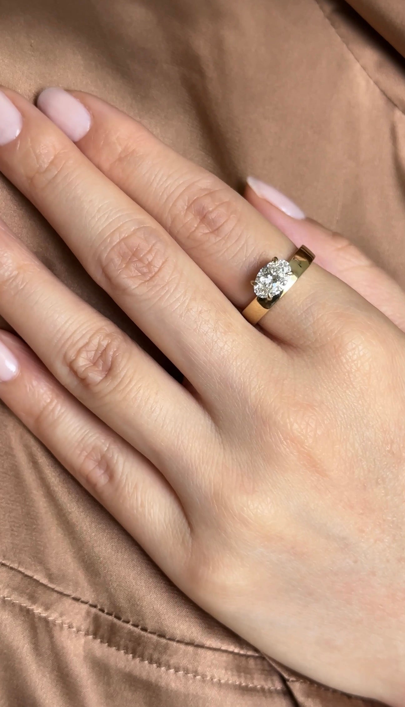Diamond Offset Cigar 4mm Band (Polished)